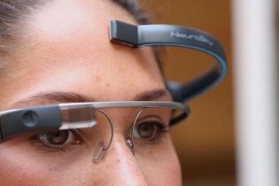 Британцы создали гаджет, который управляет Google Glass силой мысли