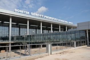 Десантники із заблокованого аеропорту Донецька захопили в полон сімох солдатів РФ