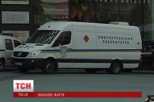 У Києві за день хулігани шість разів "мінували" вокзал та великі ТЦ