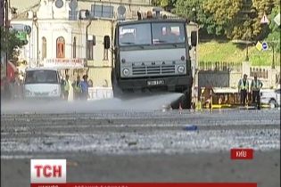 Половину Крещатика полностью освободили от палаток и баррикады с согласия "майдановцев"