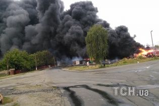 Чотири години в Городищі палають 11 цистерн із пальним – ексклюзивне відео