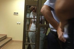 Украинская летчица Надежда Савченко пришла на российский суд в футболке с тризубом