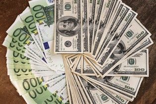 На міжбанку знову "американські гірки": долар подорожчав, а євро подешевшав