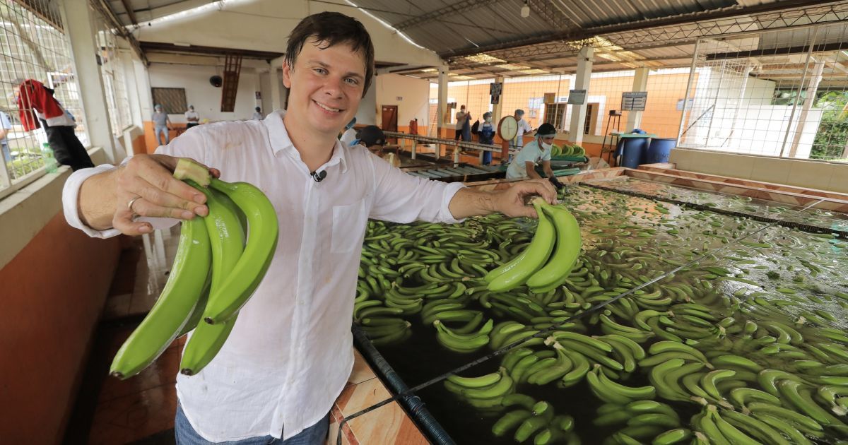 "Світ навиворіт"