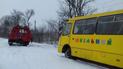 Снігопади у Західній Україні: рятувальники розблокували дороги та буксирували шкільні автобуси