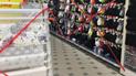 Локдаун у дії: у супермаркеті під Києвом стелажі зі шкарпетками та скатертинами заклеїли червоними стрічками (фото)