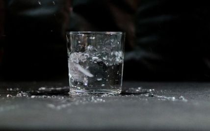 Ученые развенчали миф о 8 стаканах воды, которые необходимо обязательно выпить в день