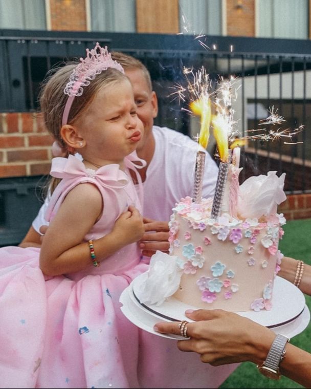 Олександр Зінченко з родиною / © instagram.com/v.lada_sedan