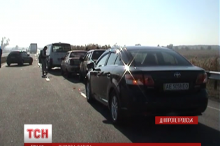 В масштабном ДТП под Днепропетровском столкнулись почти два десятка автомобилей