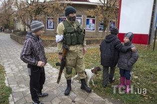 Под Мариуполем боевики коварно подсылают детей к военным за снарядами