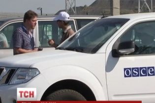 В Украину через границу с Россией идут толпы людей в форме - ОБСЕ