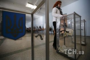 ЦИК обработала более 98 % бюллетеней: партия президента "наступает на пятки" коллегам Яценюка
