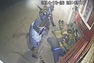 В Сети появилось видео жестоких разборок между боевиками и мирными жителями