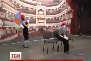 Нова прикраса київського метро викликала велику цікавість пасажирів