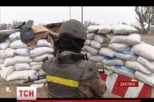 Під Маріуполем автобус з пенсіонерами протаранив блокпост