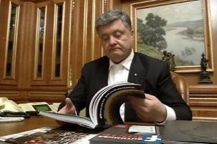Порошенко порадив українцям почитати книгу "Євромайдан очима ТСН"
