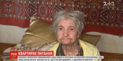Бабуся, що живе у жахливих умовах, звинувачує своїх опікунів у зазіханні на квартиру