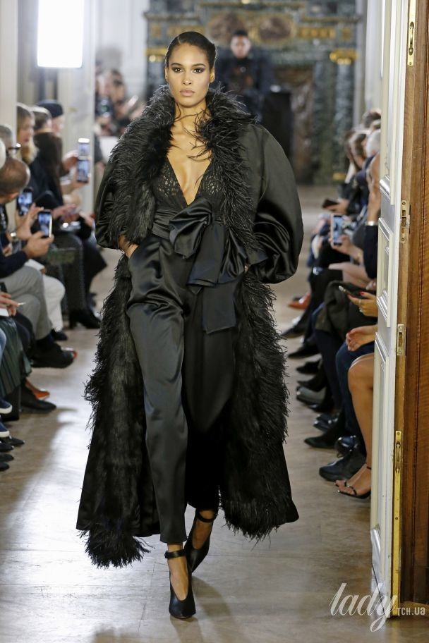 Коллекция Elie Saab прет-а-порте сезона осень-зима 2019-2020 / © East News
