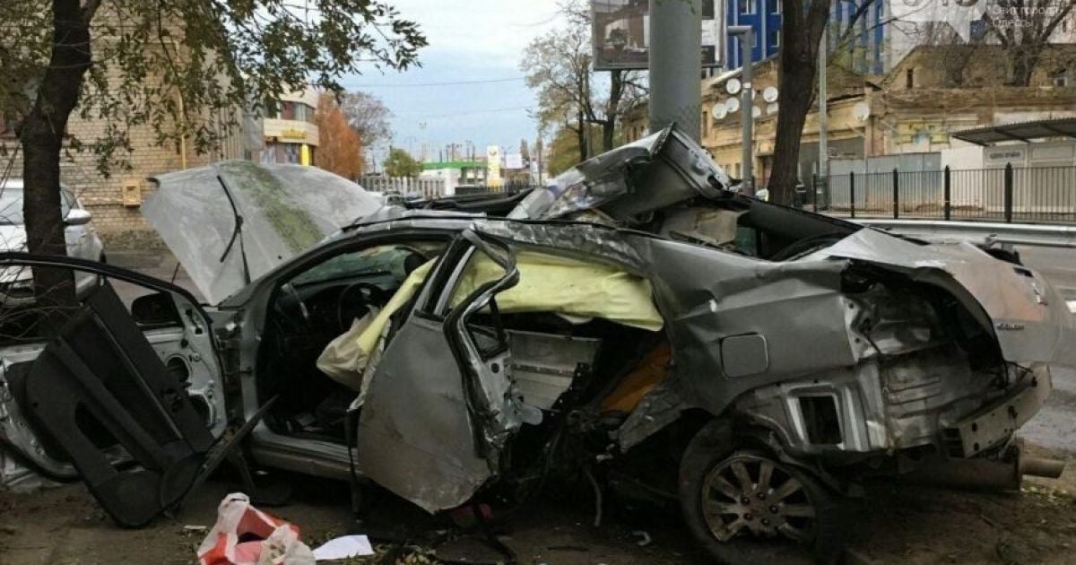 В Одесі Mitsubishi на швидкості вилетів на узбіччя: загинули дві жінки