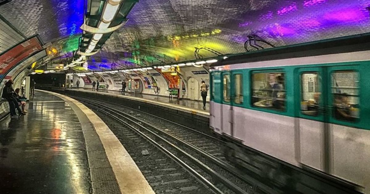 В Париже появится первый в мире бар в метро