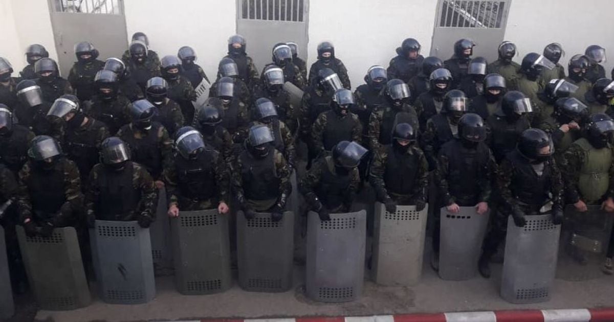Важко травмований охоронець і заборонені речі: чиновники розповіли подробиці бунту ув'язнених у Черкасах