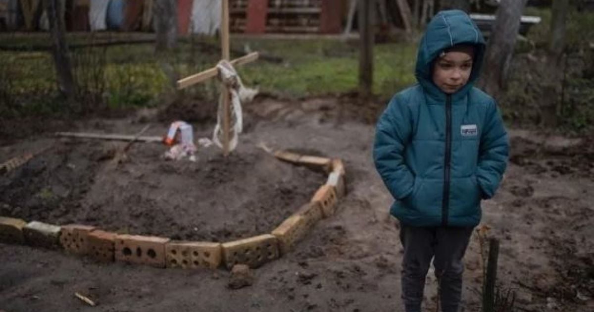 Little Sons of a Woman from Bucha Who Didn’t Make It Through Russian Occupation Daily Bring Food to Their Mother’s Grave