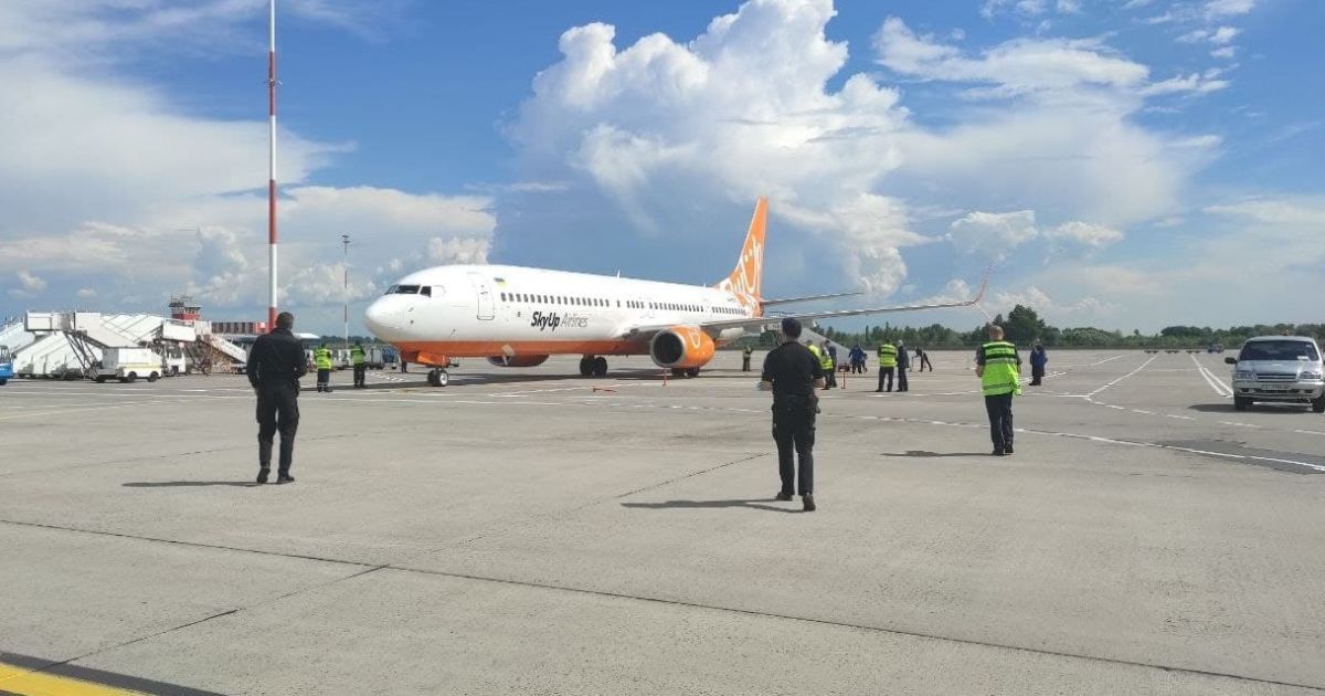 В аеропорту Бориспіль у літаку сполученням Тбілісі- Київ шукали вибухівку