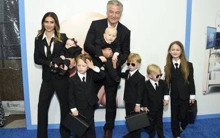 Многодетный отец Алек Болдуин впервые появился на публике с шестью детьми