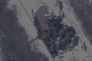 У США через завірюху близько 100 машин потрапили у грандіозну аварію