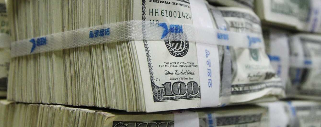 Після несподіваних дій Нацбанку на валютному ринку різко здорожчали долар і євро
