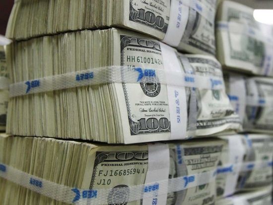 Після несподіваних дій Нацбанку на валютному ринку різко здорожчали долар і євро