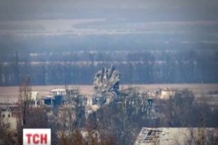 Защитники аэропорта заняли круговую оборону в одном зале терминала - "киборг"