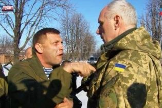 Неврівноважений Захарченко з матюками і кострубатим пальцем накинувся на українського офіцера