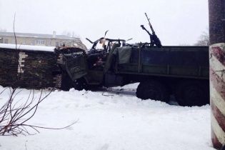 Очевидцы рассказали о конфликте "казаков" и боевиков в Ровеньках: разбитый грузовик и белый флаг
