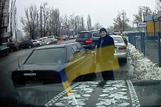 В Киеве орудует вооруженная банда автограбителей (видео)