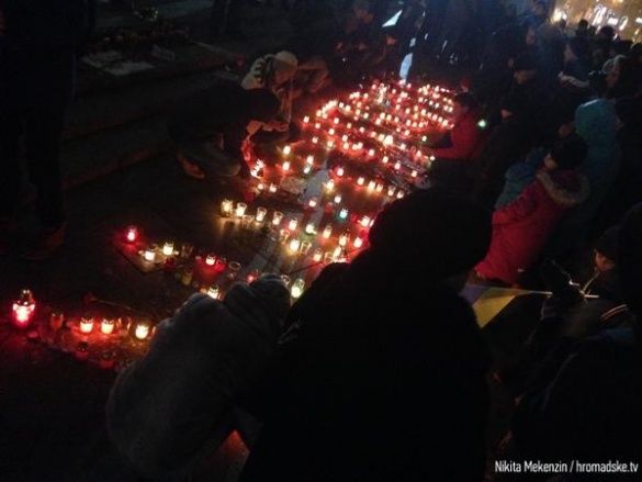 Київ_акція в пам'ять про загиблих у Маріуполі_2