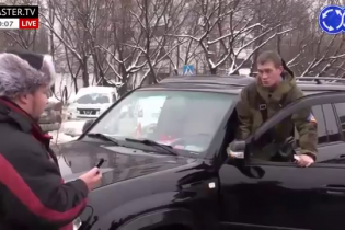 Москвичи затроллили спесивого бандита из ДНР (видео)