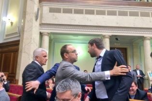 В Раде Парасюк и Литвин устроили потасовку