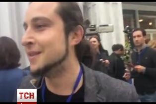 Журналист LifeNews с лаем бросился на съемочную группу ТСН в Минске