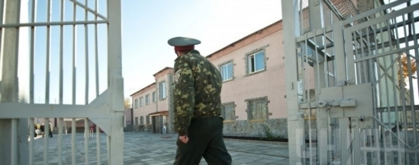 У російській колонії, де катували ув’язненого, затримали шістьох співробітників