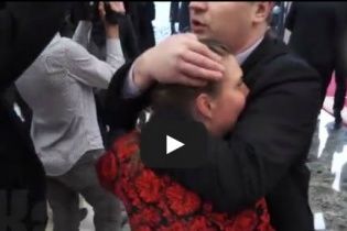 На переговорах у Мінську охоронець придумав, як закрити рота російській журналістці