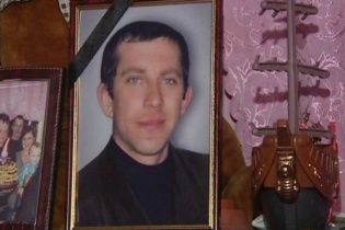 Для родини Героя Небесної Сотні всім селом безплатно збудували нову хату