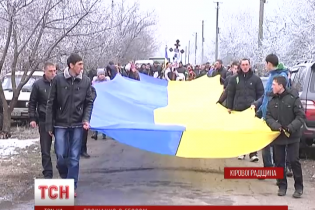 На Кіровоградщині люди розгорнули 30-метровий прапор, щоб вшанувати подвиг загиблого в бою вірменина