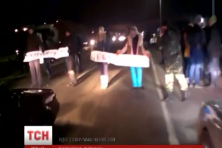 На одесской трассе образовалась 6-километровая пробка: женщины требовали помочь Дебльцево