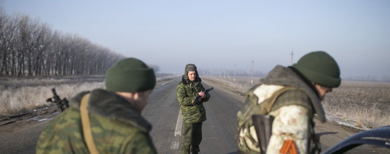 Розбірки між бойовиками у Єнакієвому: невідомі у військовій формі побили водія ватажка загону "Троя"