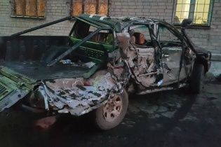 Бойцы АЗОВА уничтожили российский танк на Mitsubishi L200 (видео)