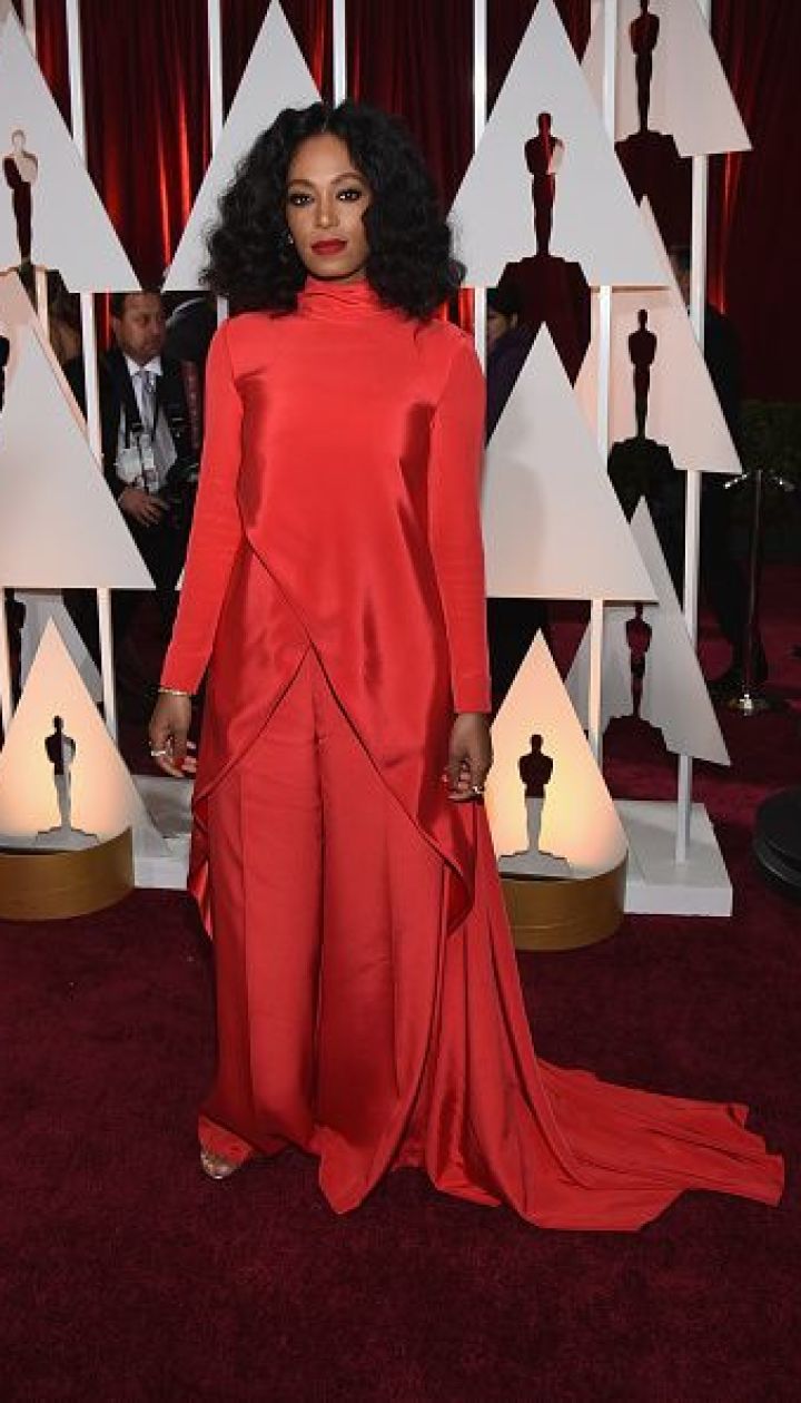 Смотреть 13 самых стильных нарядов звезд с красной дорожки Met Gala 2019 видео Смотреть 13 самых стильных нарядов звезд с красной дорожки Met Gala 2019 видео