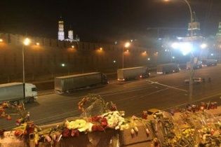 Путиниада продолжается: соцсети всполошила загадочная колонна белых фур возле Кремля