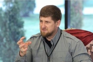 Кадиров показав, як розігнав ворон безпілотником