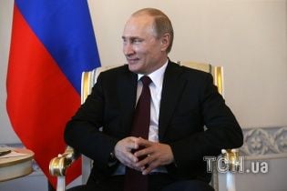 Путін на мітингу у річницю окупації Криму назвав українців і росіян братами